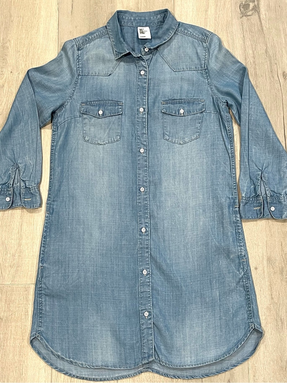 H&M Denim Lyocell Shirt Dress Size 6 Light Wash Chambray Button Front Pockets